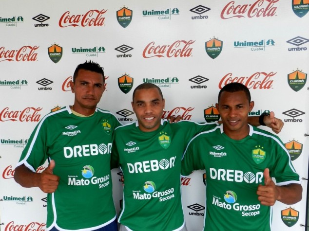 Vandinho, Thiago Santos e Ermínio foram apresentados nesta terça pelo Cuiabá