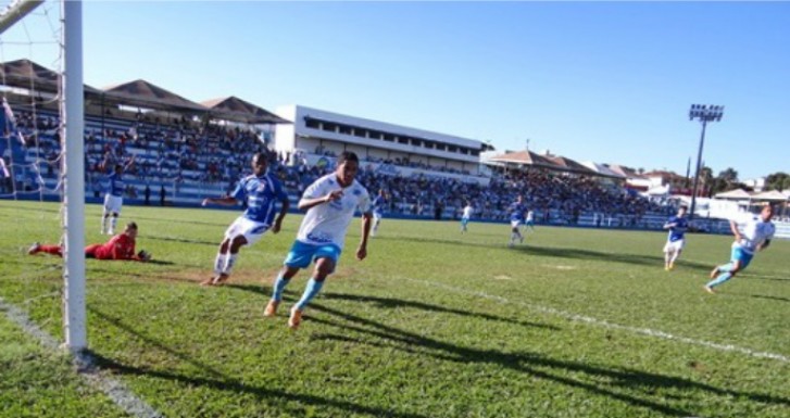 Crac vence Grêmio Barueri por 2 a 0