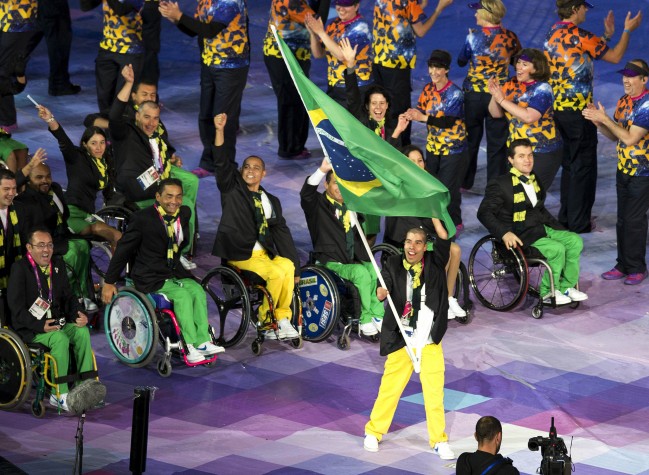 Delegação brasileira desfila na abertura dos Jogos de Londres