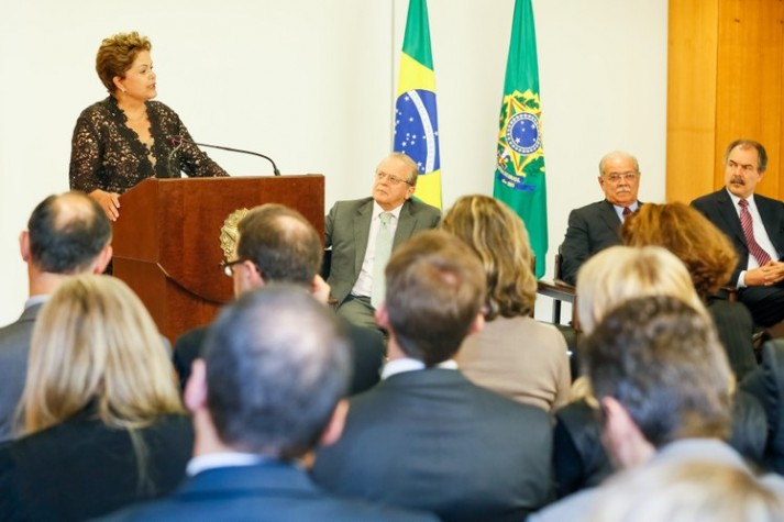 Dilma anuncia obras de ponte no RS