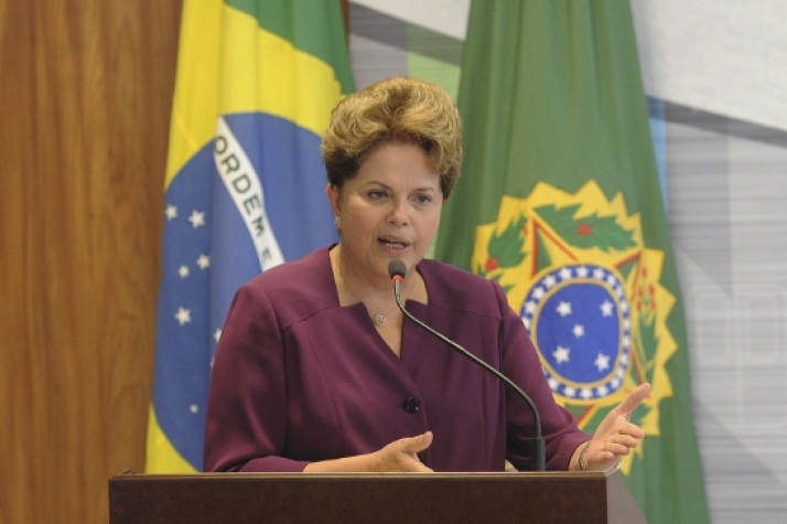 Dilma diz que prioridade é manter emprego dos que não têm estabilidade