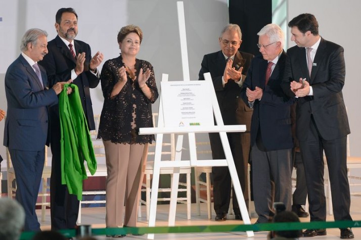Dilma inaugura obra no aeroporto de Brasília e defende concessões no setor