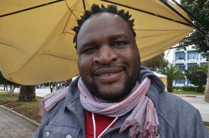 Apresentador de TV em moçambique promove discussão de gênero entre os homens