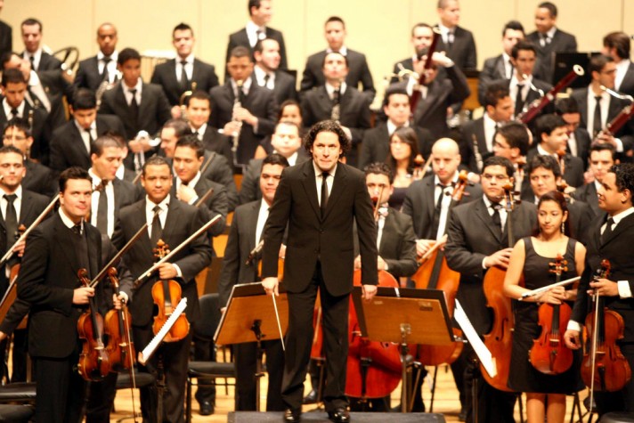 Maestro Gustavo Dudamel com a Orquestra Simón Bolívar da Venezuela no Teatro Castro Alves, em Salvaldor (BA)