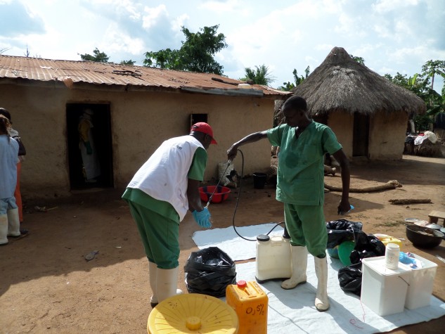 Profissionais da saúde reforçam os cuidados com os hábitos de higiene no atendimento aos doentes com ebola