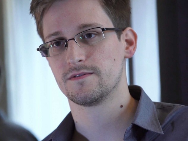 Edward Snowden, ex-agente do serviço secreto dos Estados Unidos (CIA) que revelou o monitoramento de telefonemas e uso da internet no país