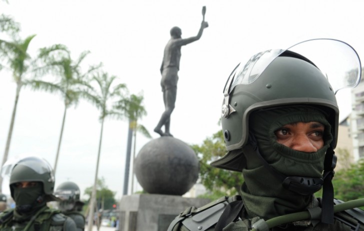 Exército faz simulação tática no Maracanã