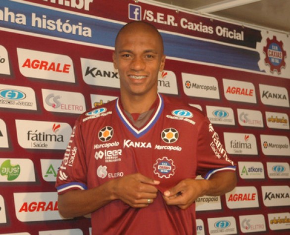 Felipe Correa é apresentado no Caxias