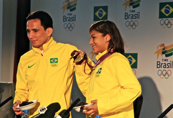 Felipe Kitadai e Sarah Menezes na coletiva de imprensa