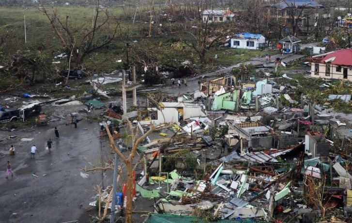 Tufão Hayden deixou rastro de destruição