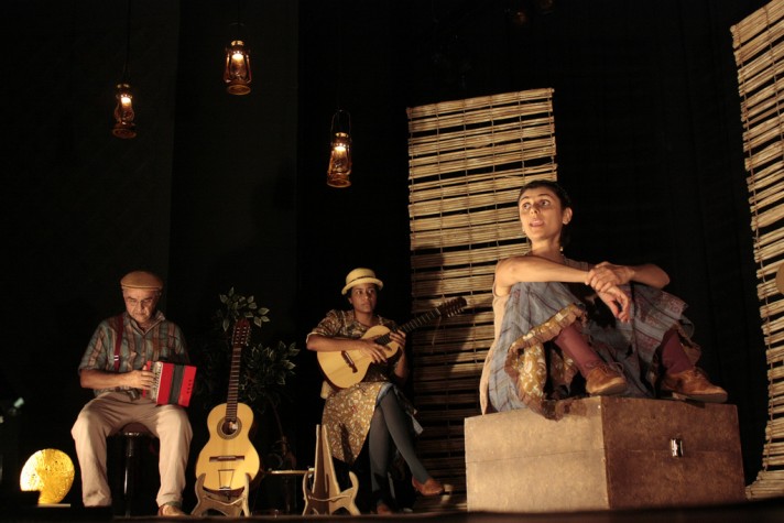 Trio carioca apresenta "O evangelho segundo Dona Zefa"