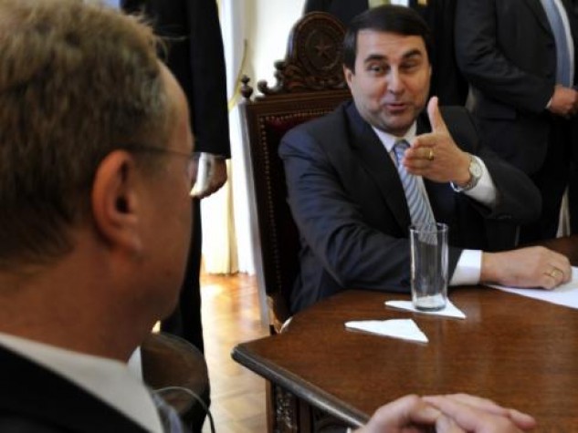 Novo presidente do Paraguai, Federico Franco, faz a primeira reunião com a equipe de governo