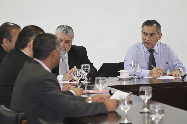Gilberto Carvalho em reunião com líderes sindicais