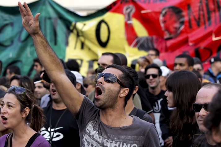 Manifestantes vão às ruas de Portugal contra medidas de austeridade