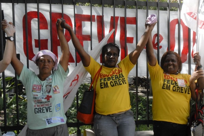 Grevistas protestam nas ruas do Rio de Janeiro