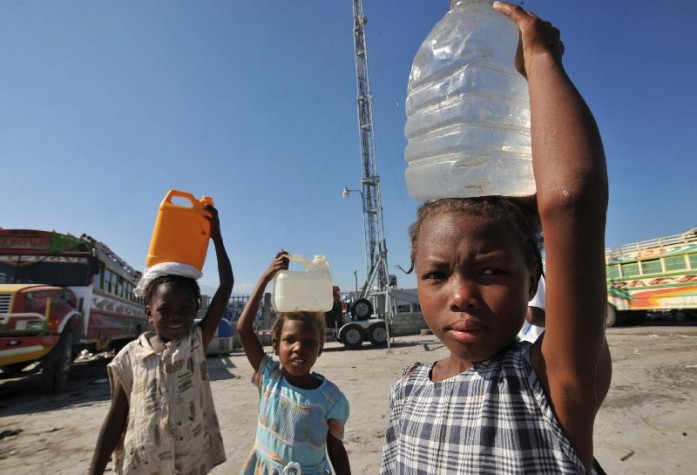 Crianças em Porto Príncipe, no Haiti