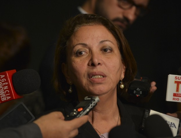 A ministra de Relações Institucionais, Ideli Salvatti, falou com a imprensa após reunião com Dilma