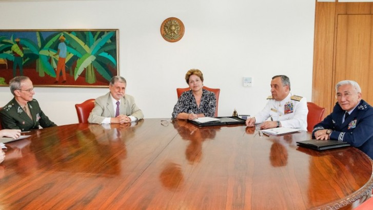 Dilma nomeia primeira mulher almirante