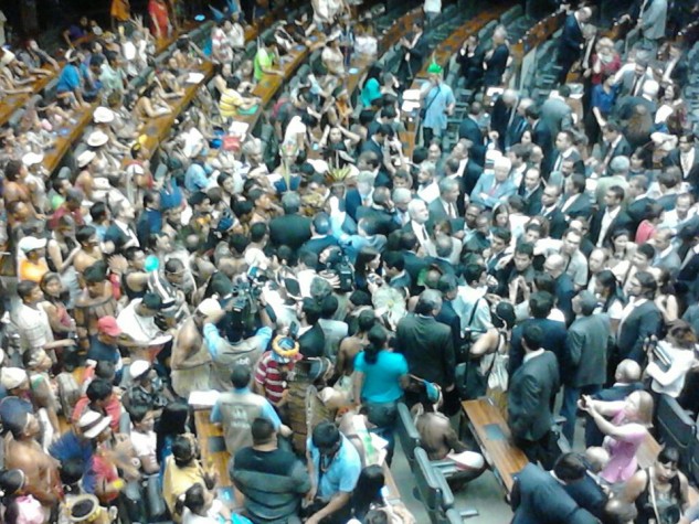 Índios no plenário da Câmara dos Deputados