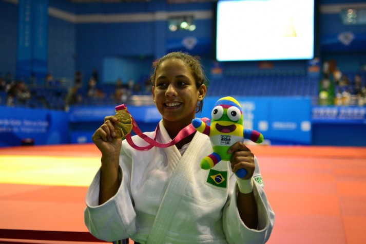 Judoca brasileira ganha ouro nos Jogos Olímpicos da Juventude