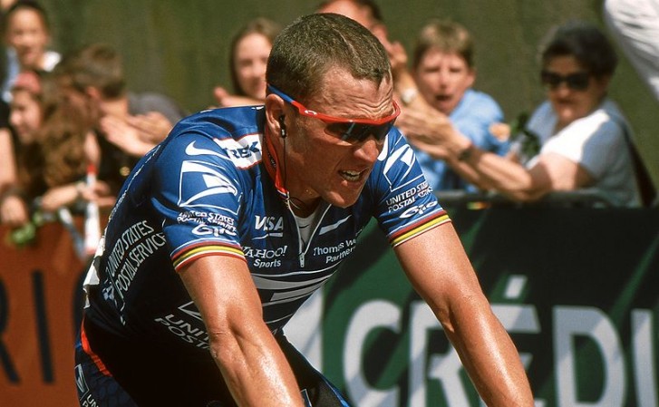 Lance Armstrong é banido do ciclismo