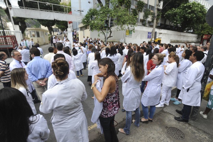 Médicos fazem ato público em prol do Hospital Federal do Andaraí