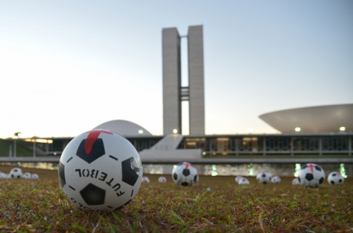 Manifestantes querem passar aos parlamentares responsabilidade por mudanças