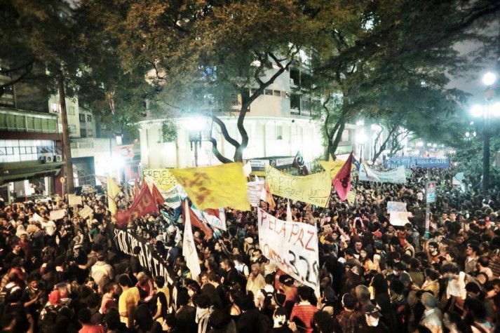 Manifestantes na região da Praça Rossevelt em ato contra aumento da passagem
