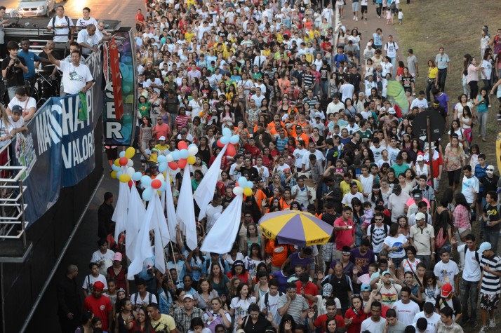 Marcha para Jesus reúne evangélicos em Brasília