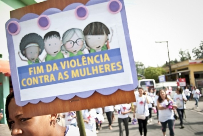 Caminhada na periferia de São Paulo pede fim da violência contra as mulheres