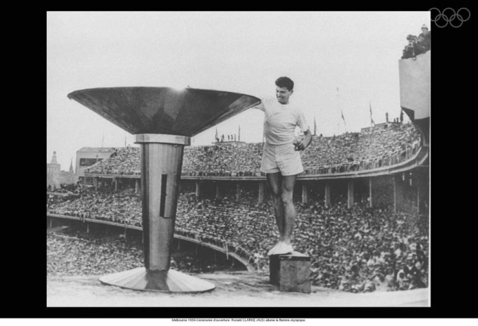 Ronald Clarke (AUS) Cerimônia de Abertura da Olimpíada de Melbourne 1956