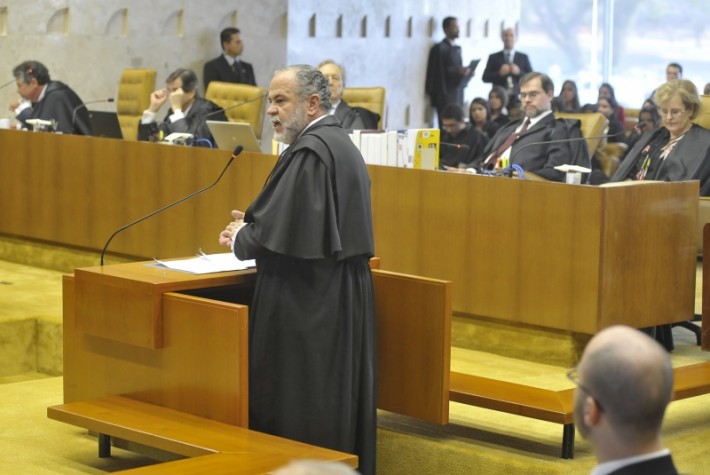 Advogado Castellar Guimarães durante julgamento do mesalão