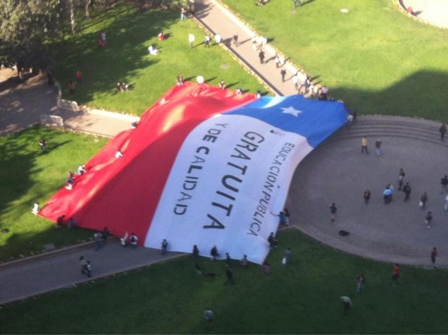 Manifestantes pedem educação pública e de qualidade no Chile