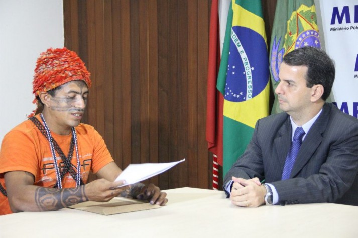 Líder Munduruku apresenta reivindicações no Ministério Público do Pará