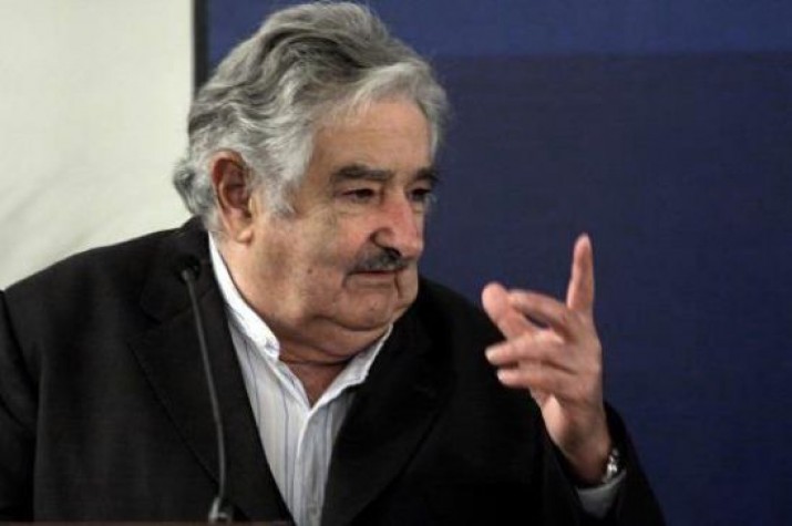 Mujica compara comércio ilegal de maconha com prática clandestina de abortos