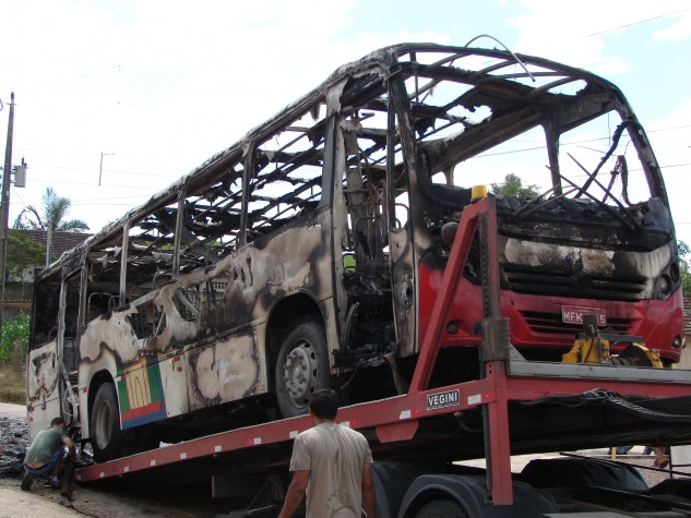Ônibus incendiado em Gaspar (SC)