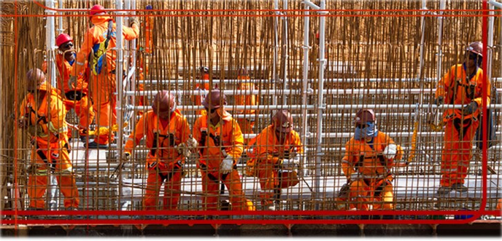 oPERÁRIOS EM OBRA DE CONSTRUÇÃO