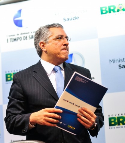 Ministro da Saúde, Alexandre Padilha, apresenta as regras para o cumprimento da Lei 12.732/2012