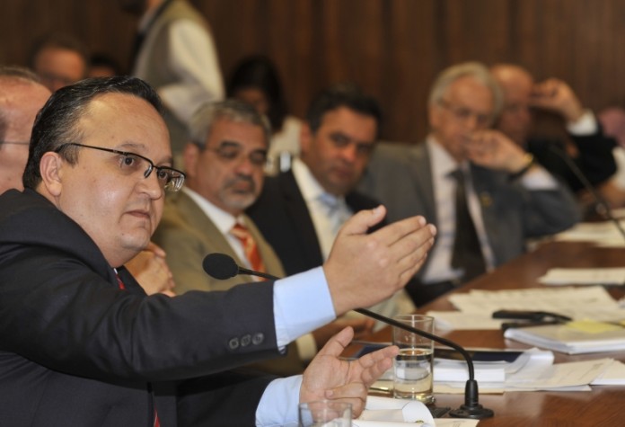 Senador Pedro Taques será candidato da oposição 