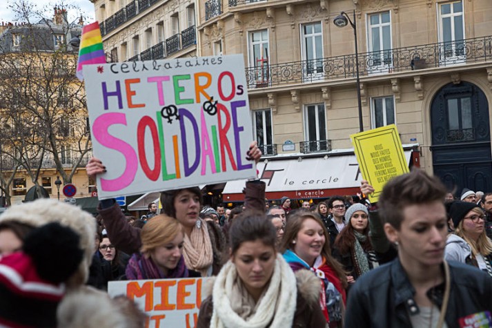 Manifestação na França pede legalização do casamento entre pessoas do mesmo sexo