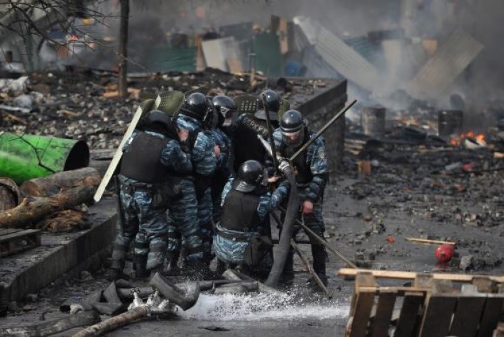 Polícia ucraniana atua contra manifestantes