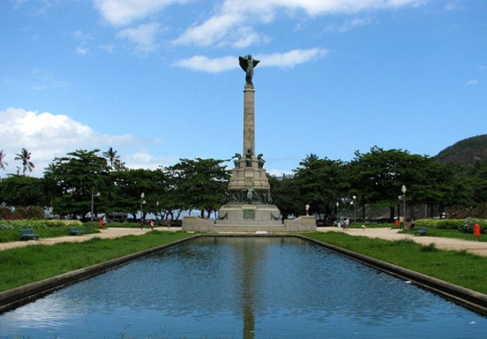 Mausoléu - Praça General Tibúrcio RJ