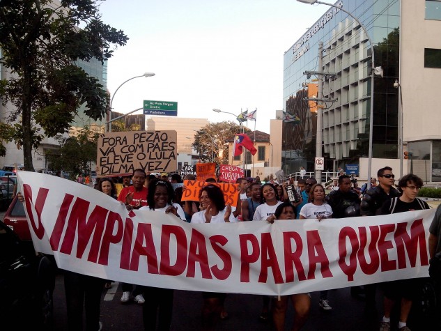 Protesto da campanha "Olimpíadas para quem?" no Rio de Janeiro
