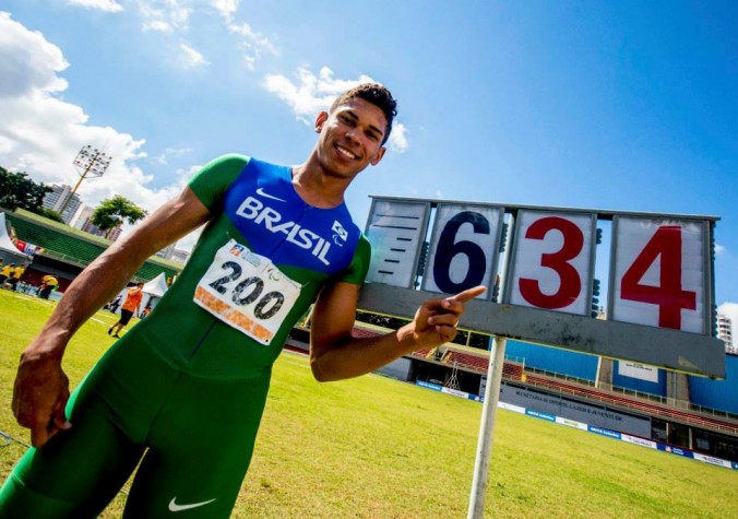 Mateus Evangelista crava novo recorde mundial no salto em distância