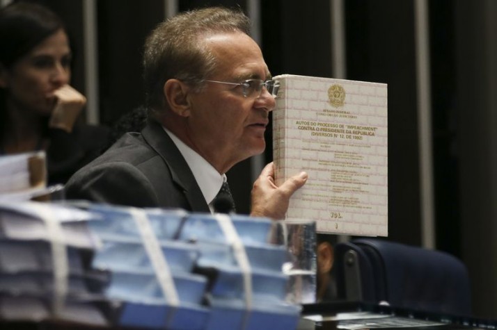 Renan Calheiros lê no Senado os autos do impeachment na Câmara