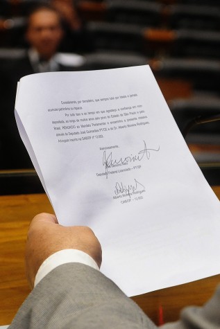 Carta de renúncia apresentada pelo deputado José Genoino