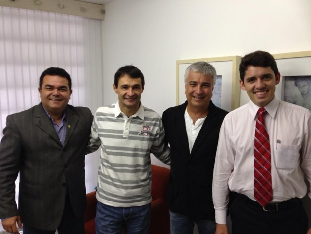 Diretoria do Treze se reúne com prefeito de Campina Grande