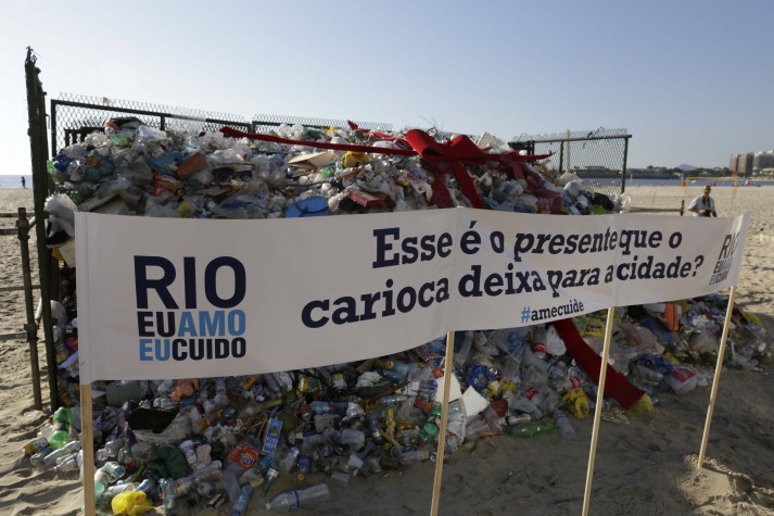 Montante de lixo recolhido pela Comlurb é exposto no Rio 
