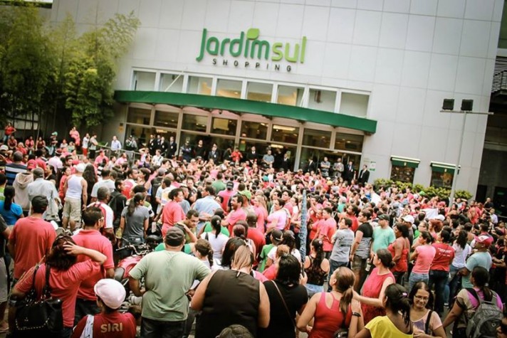  MTST protesta em shoppings de São Paulo por direito de fazer rolezinho