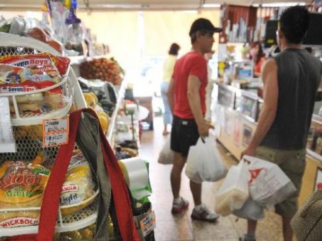 Imagem - Supermercados de São Paulo voltam a fornecer sacolinhas plásticas